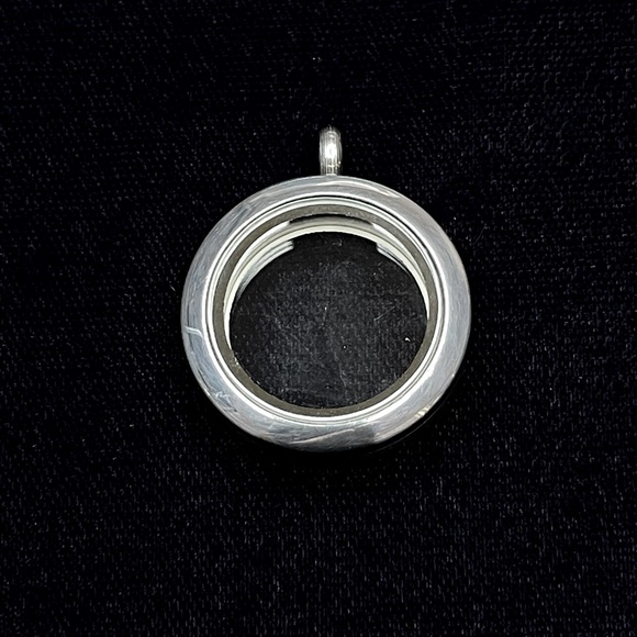 Jewelry - Classic Round Silver-Tone Gem Locket